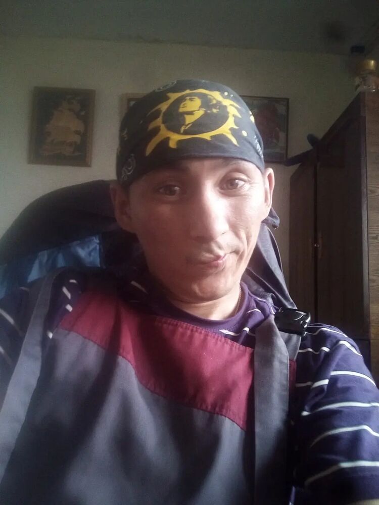  33030879  Vitaly, 40 ,    