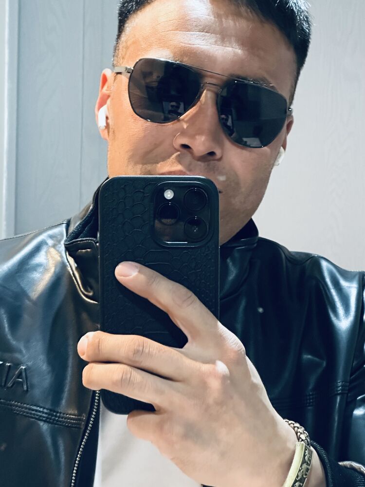  52406539  NURIK, 33 ,    