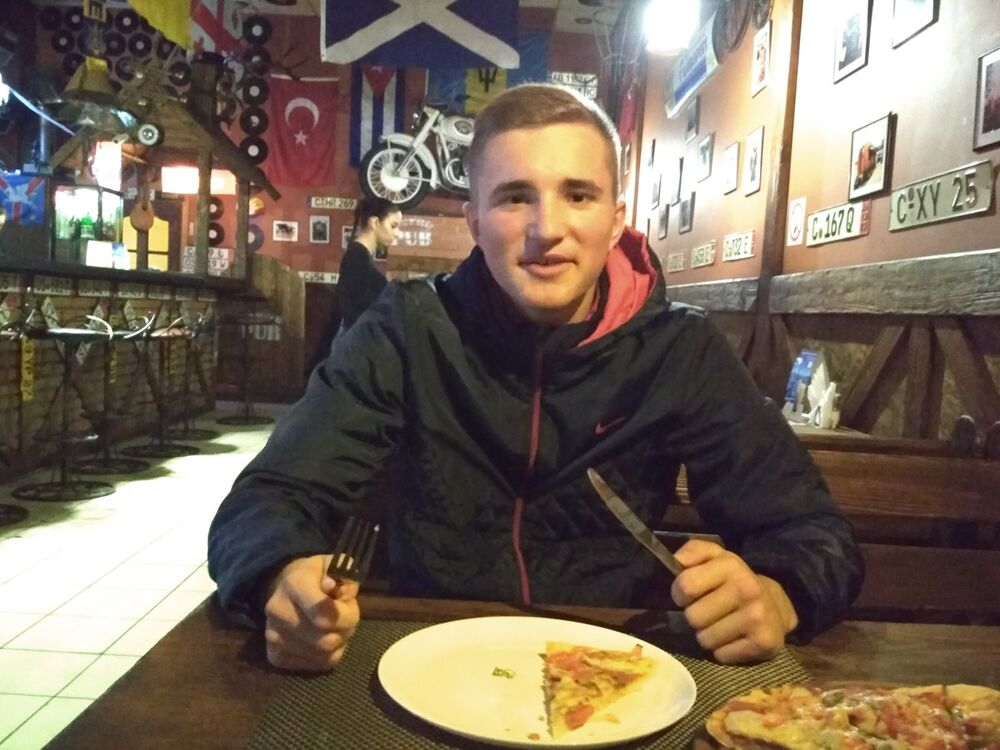  10866349  Vladislav, 25 ,    
