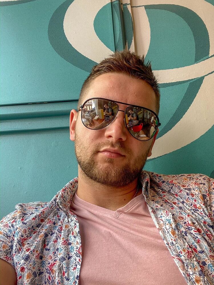  ,   Victor, 37 ,   ,   , c , 