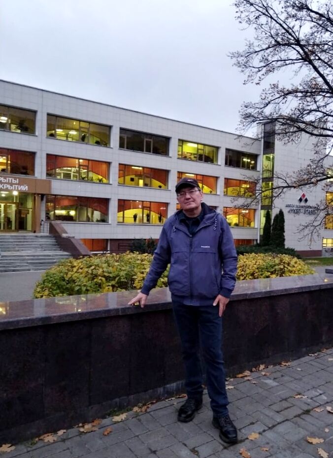  54450739  Yury, 49 ,    