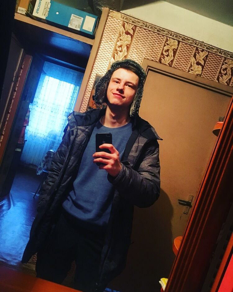  18450389  Andrew, 26 ,    