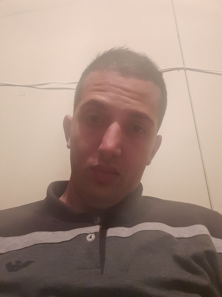  25840869  Abderrafik, 31 ,    