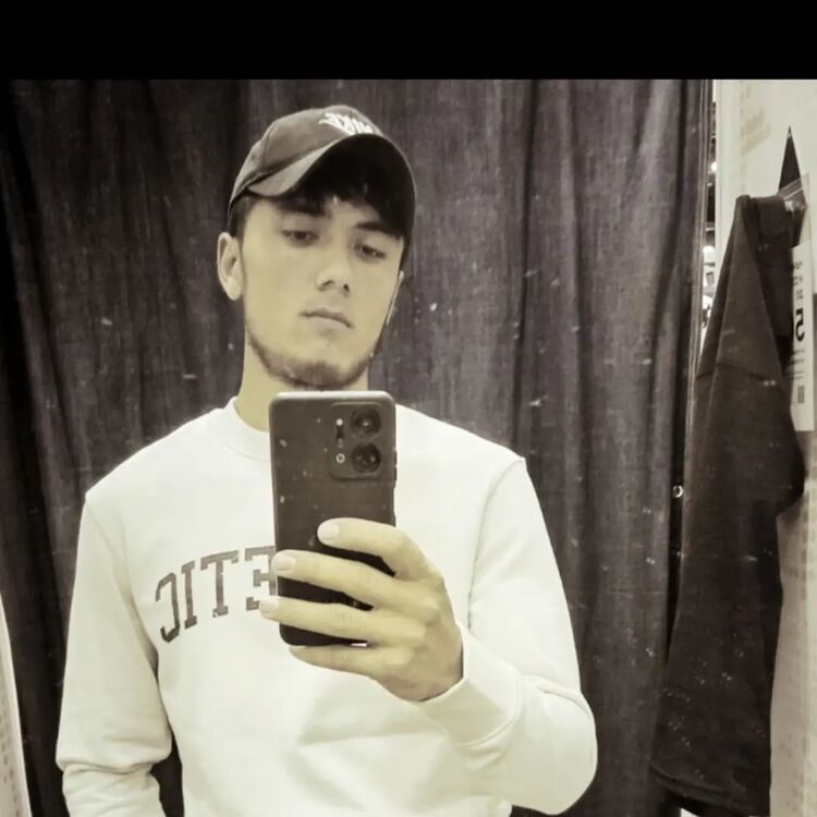  49749869  Muhriddin, 27 ,    