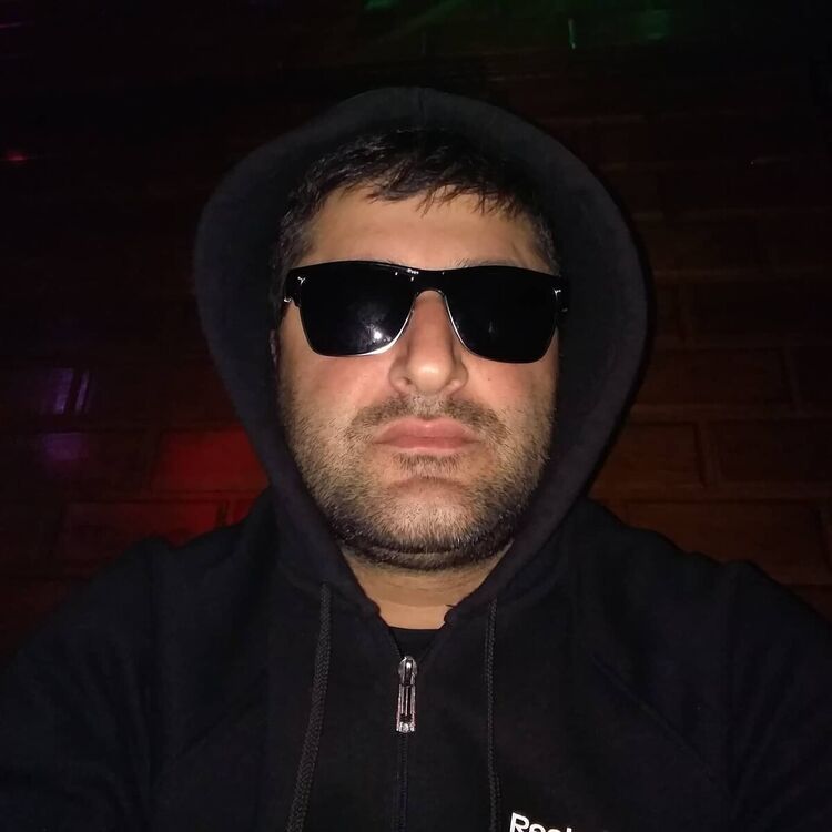  21409829  Alex, 41 ,    
