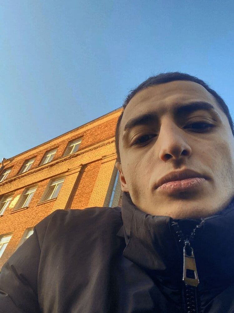  43282349  Gurgen, 26 ,    