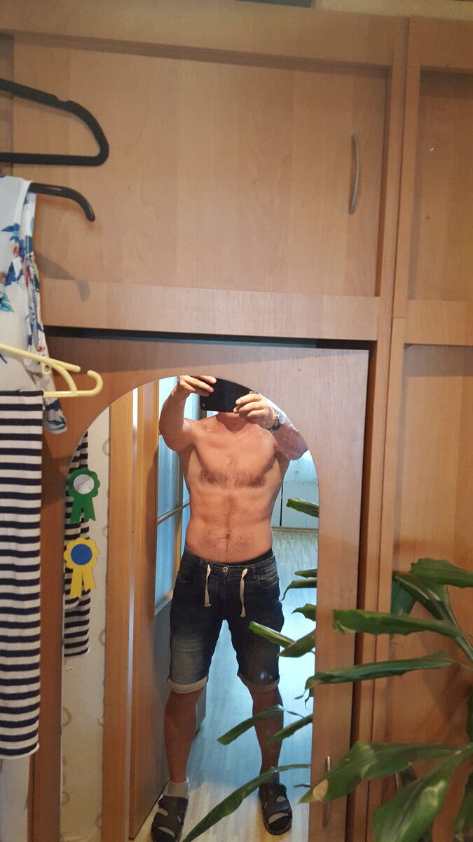  17133579  Andrej, 43 ,    