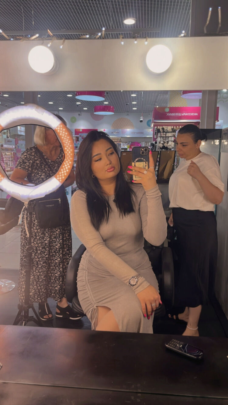  54688739  Yasi, 28 ,    