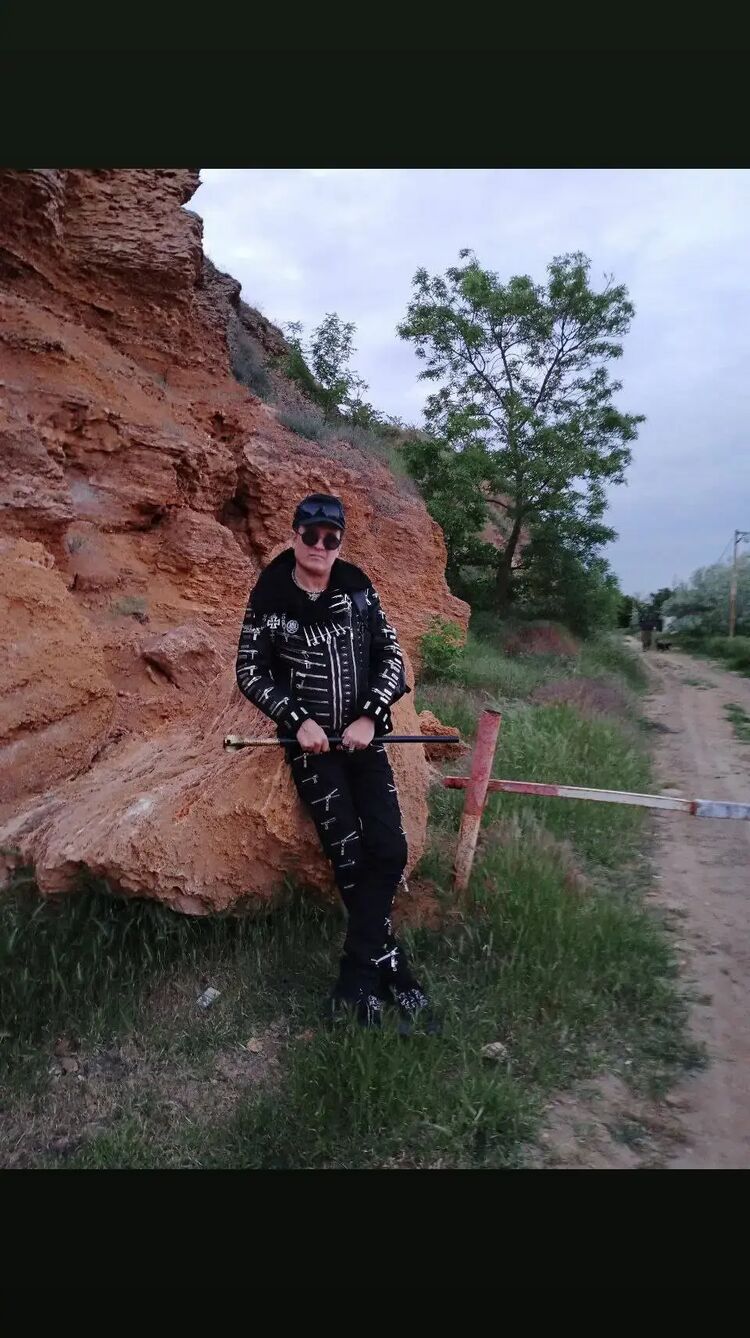  48628779  Platon, 40 ,    