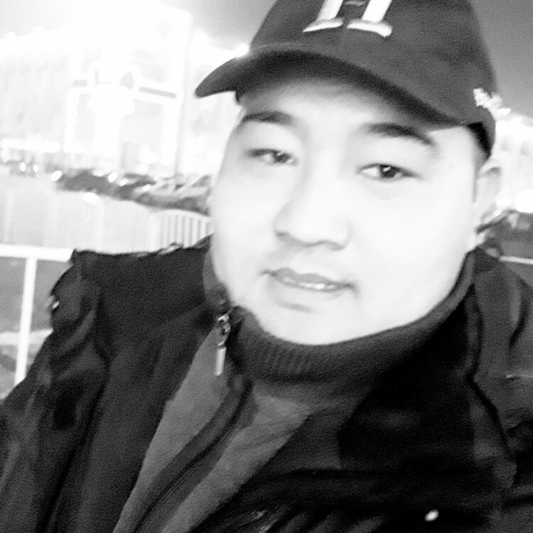  19046909  Urmat, 35 ,    