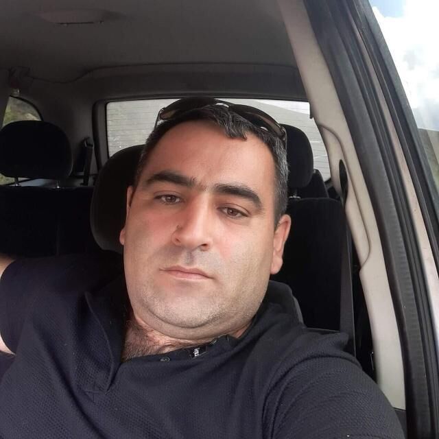  47530349  Sargis, 44 ,    
