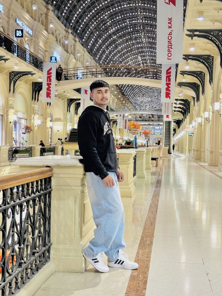  54060439  Manav, 22 ,    