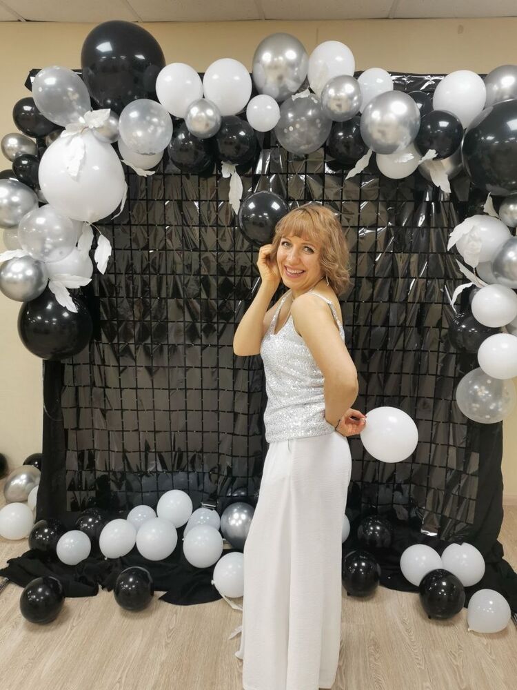  ,   Lora, 43 ,     , c 