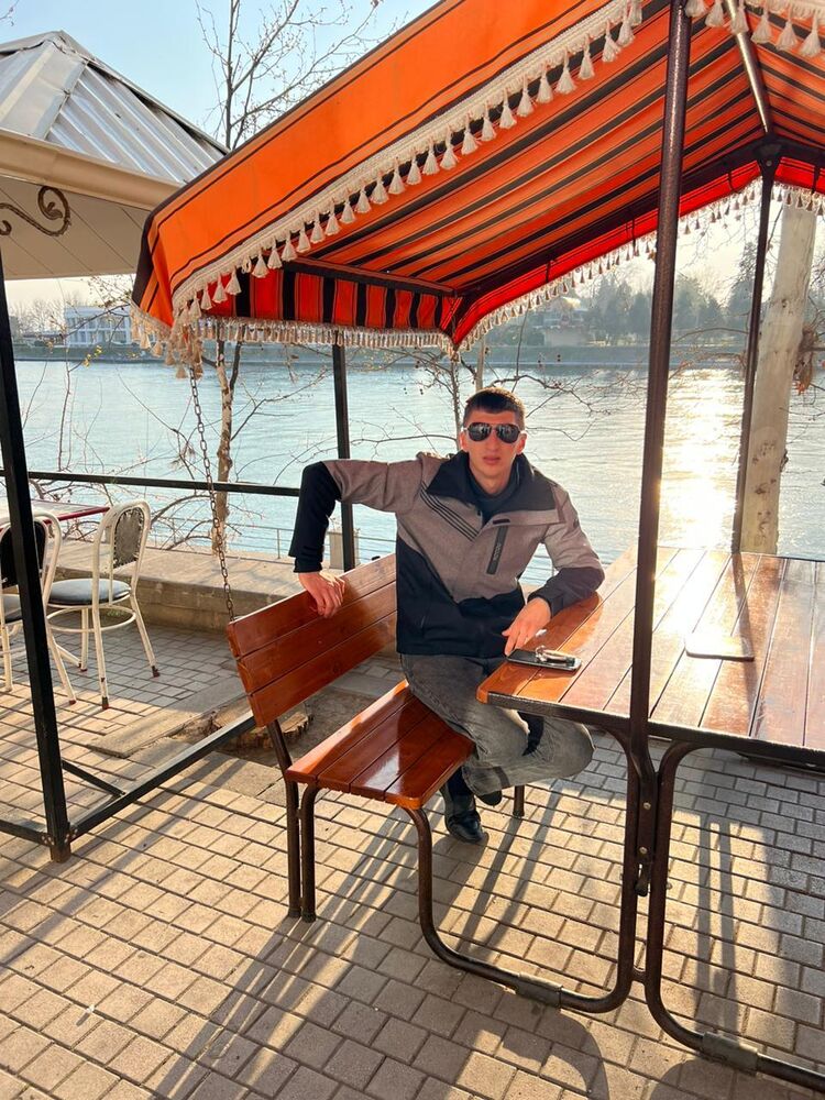  52402019  Rakhman, 29 ,    