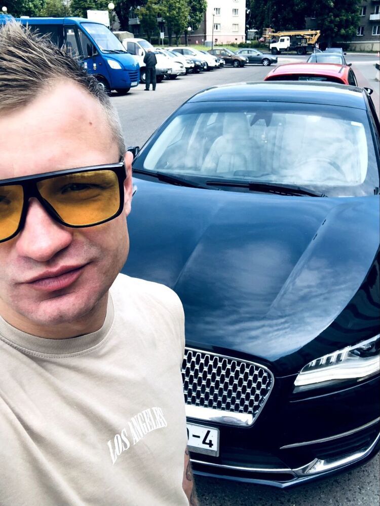 48797179  Sergei, 32 ,    