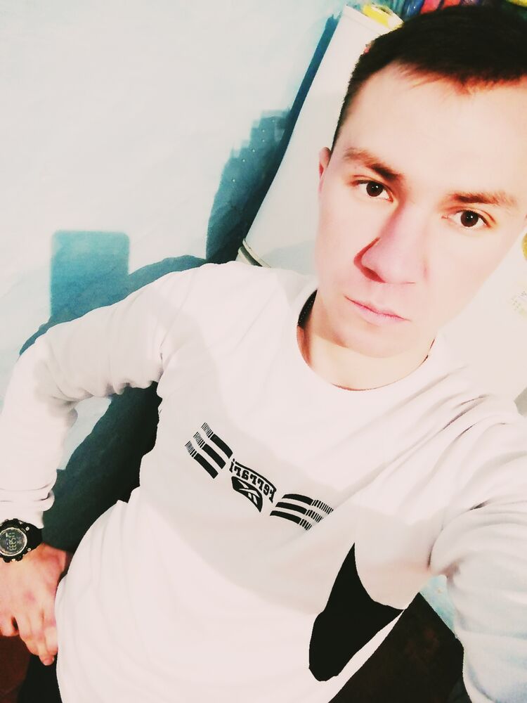  31942279  Rufat, 24 ,    -