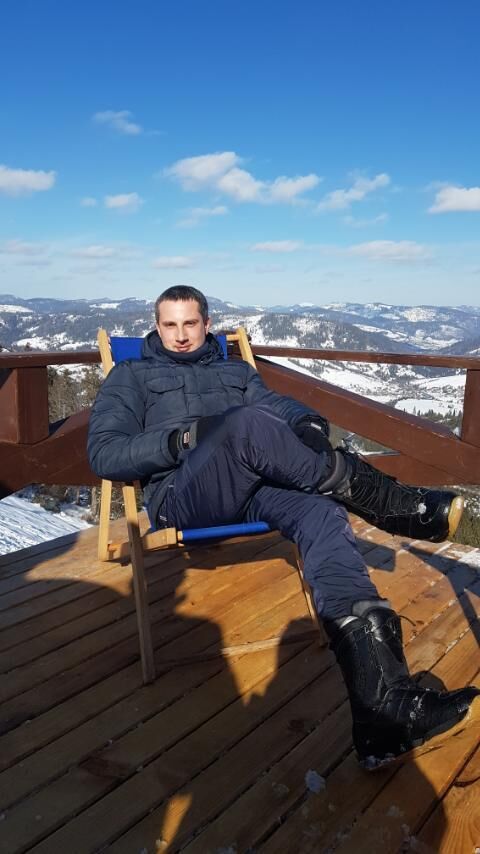  43523909  Konstantin, 37 ,    