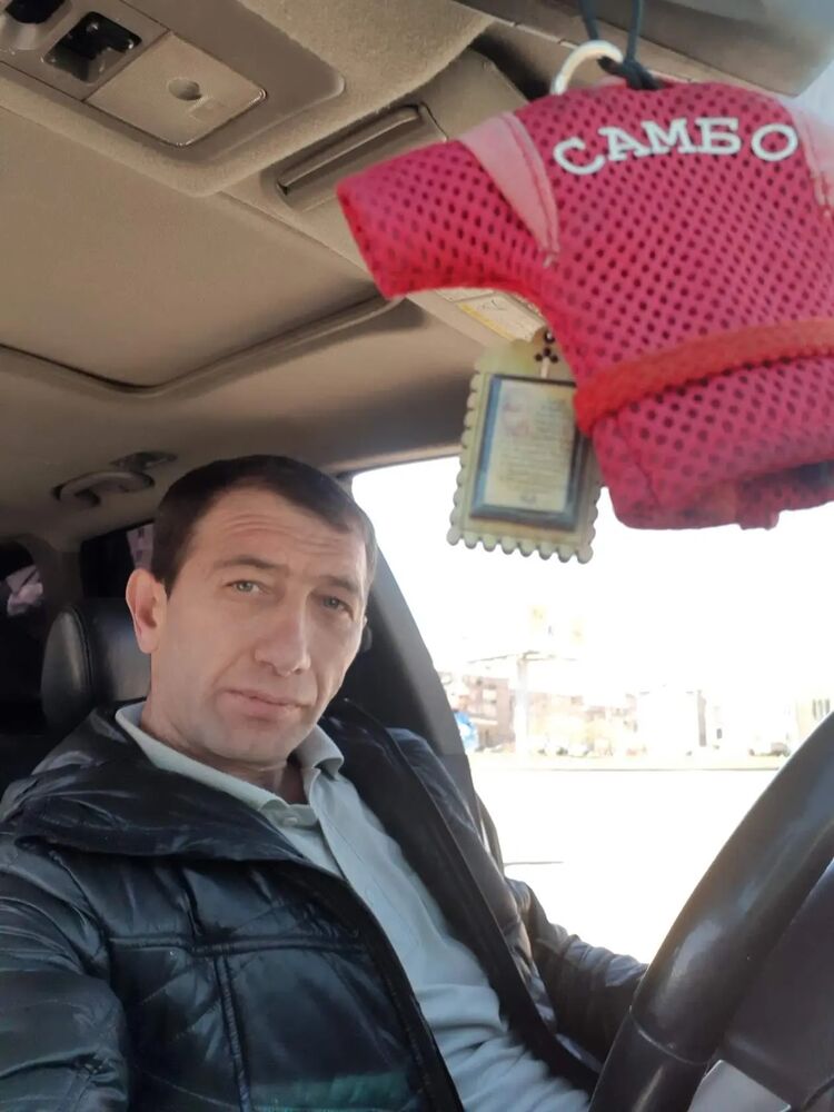  38898359  Garik, 48 ,     