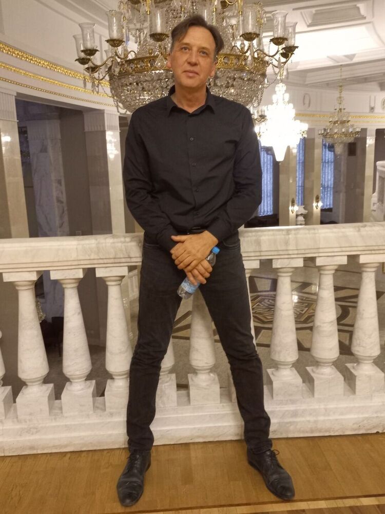  29904059  Oleg, 53 ,    