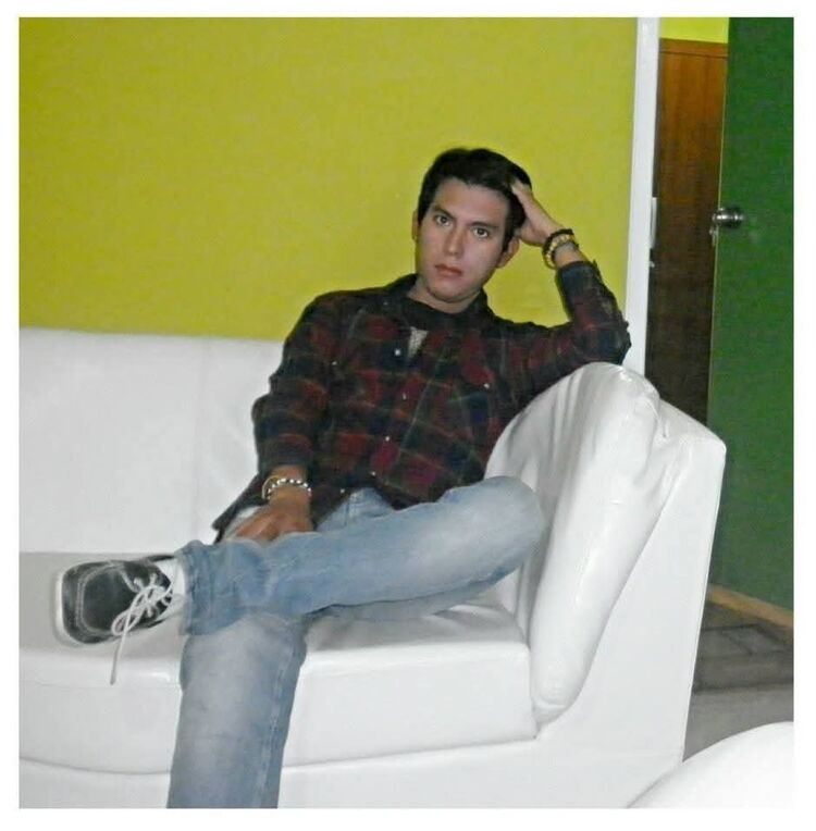  54394799  Augusto, 39 ,    