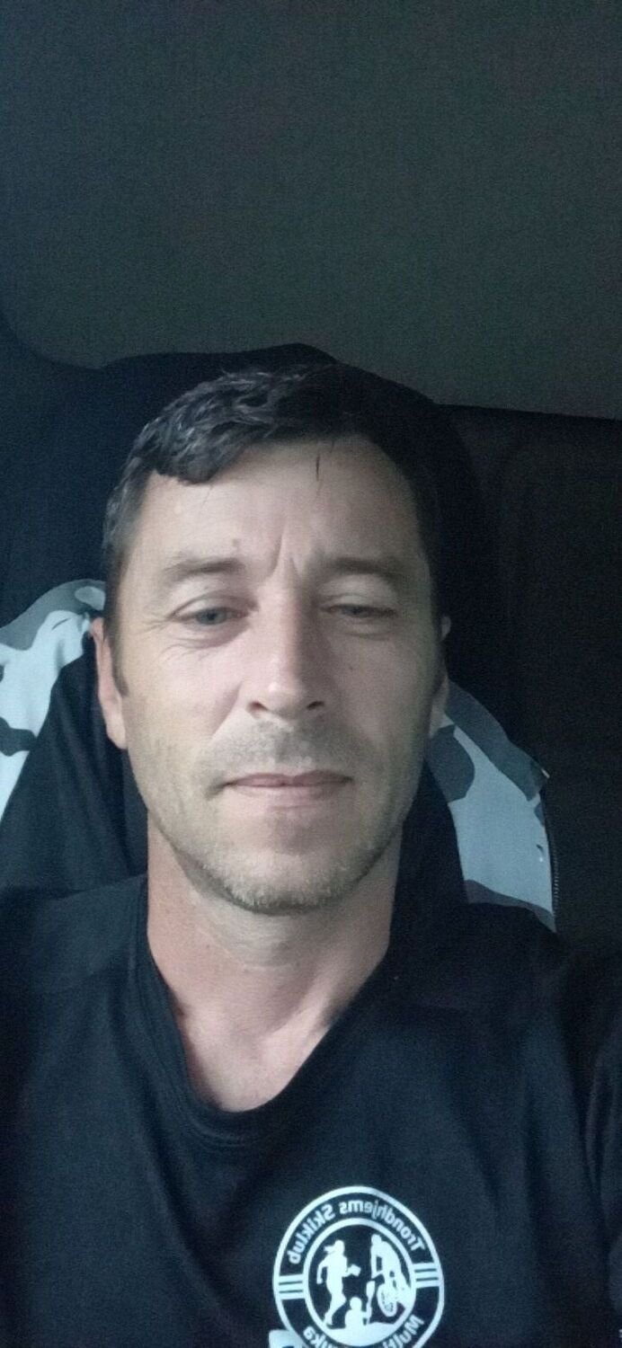  ,   Goran, 49 ,   ,   , c , 