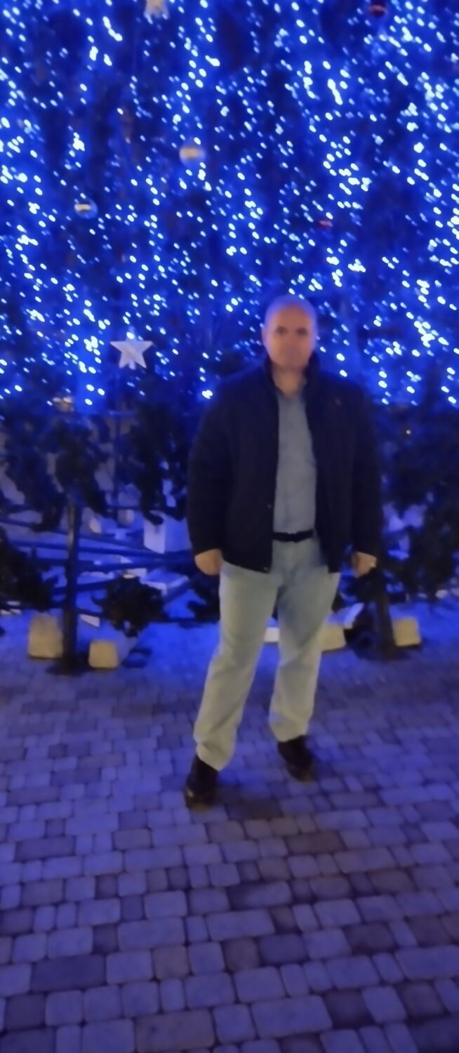  42409899  Arsen, 49 ,    
