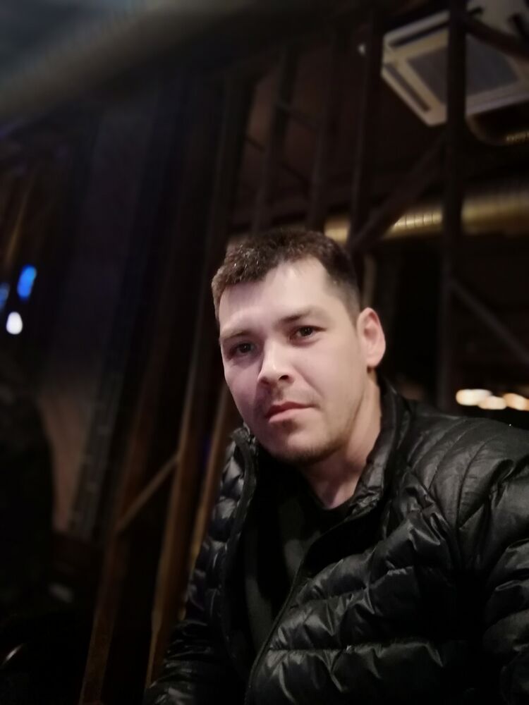  36544109  Stranger, 42 ,    