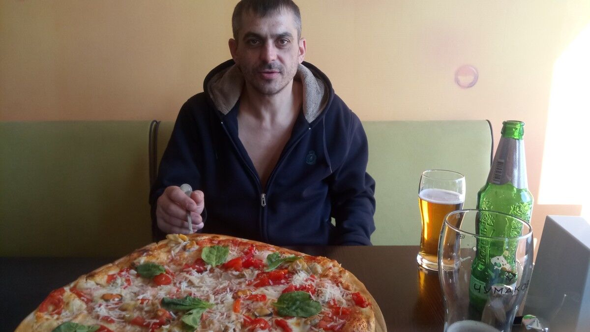  17799809  Konstantin, 44 ,    