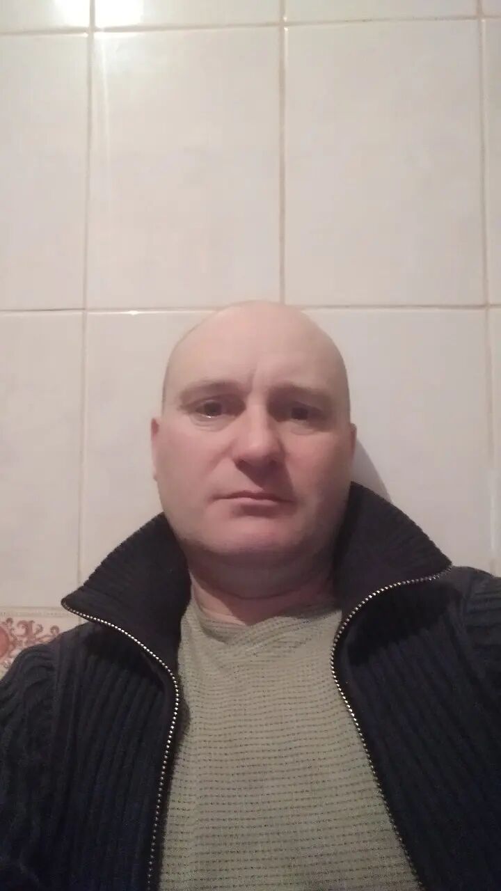  25555969  Viktor, 44 ,    