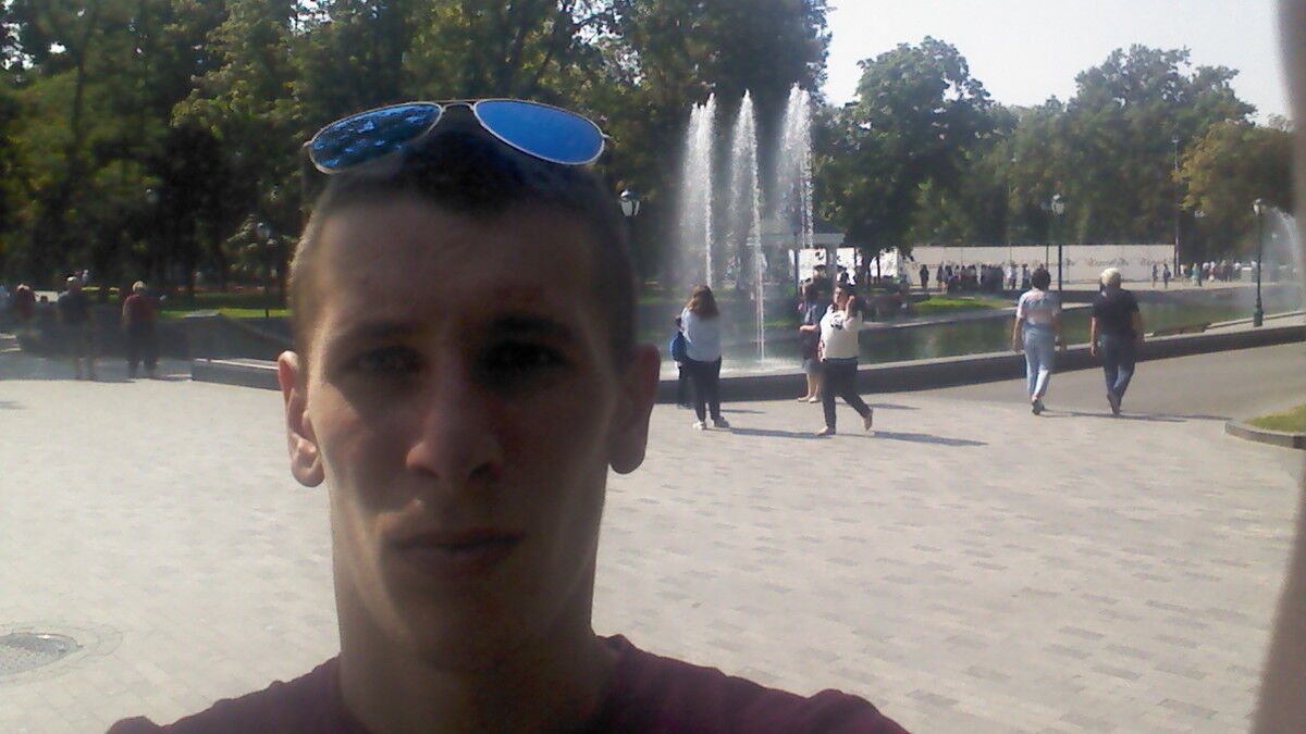  18008979  Tolia, 27 ,    