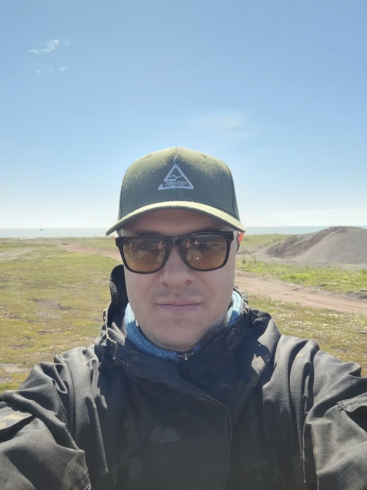  -,   Sam, 38 ,     , c 