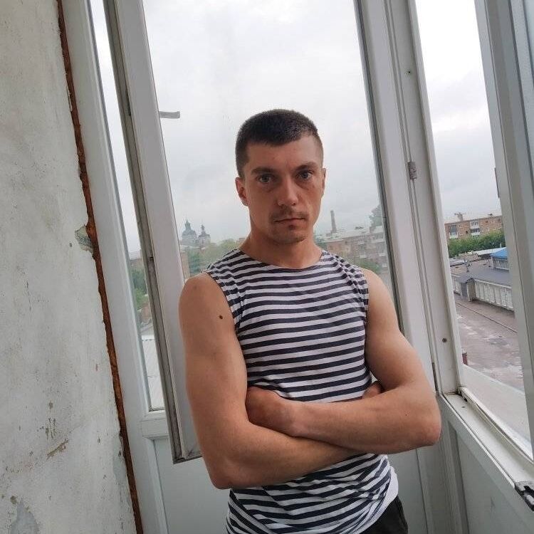  24331249  Ivan, 27 ,    