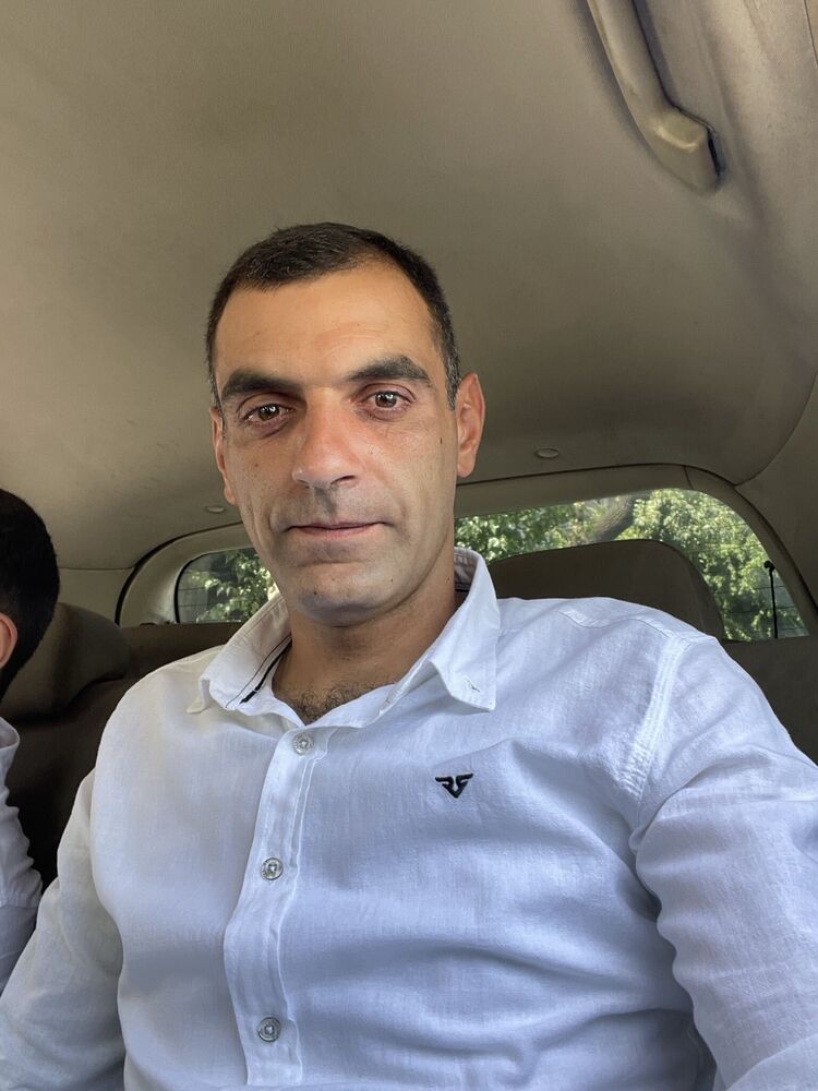  48574929  Arayik, 36 ,    