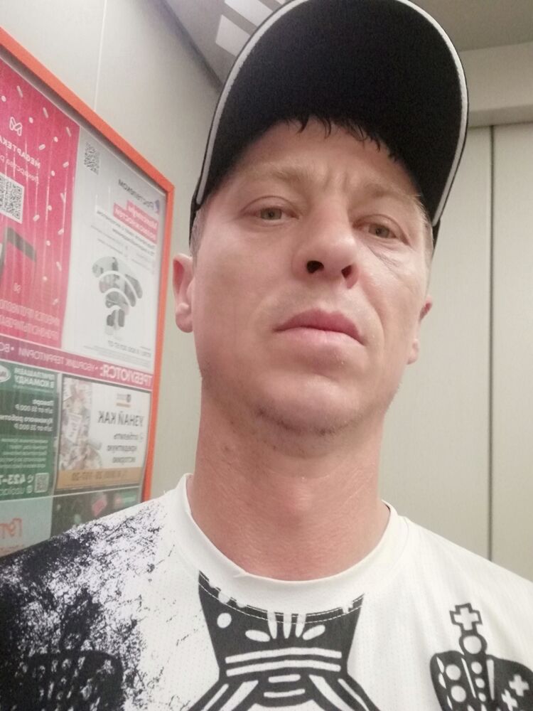  44378829  Vladimir, 37 ,     