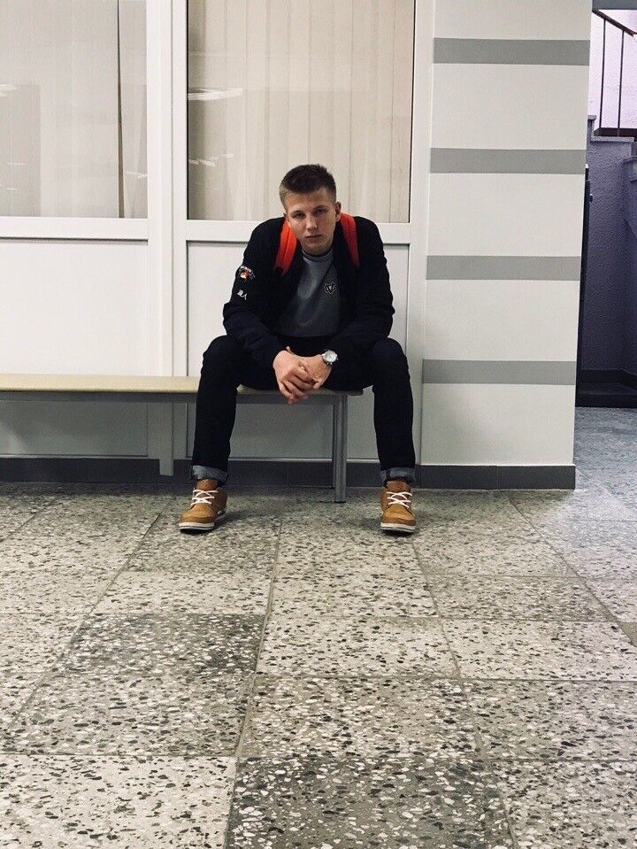  15350989  Maxim, 25 ,    