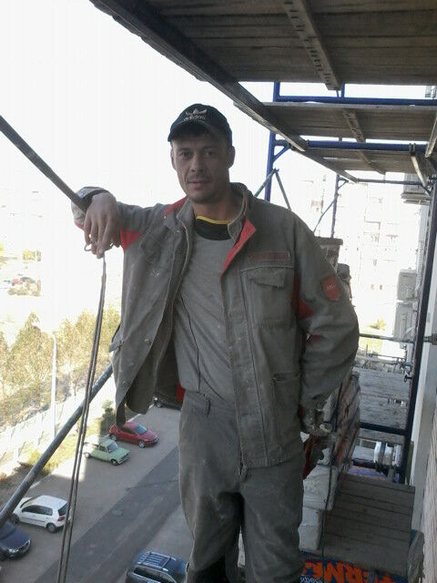  8922479  Vladimir, 42 ,    