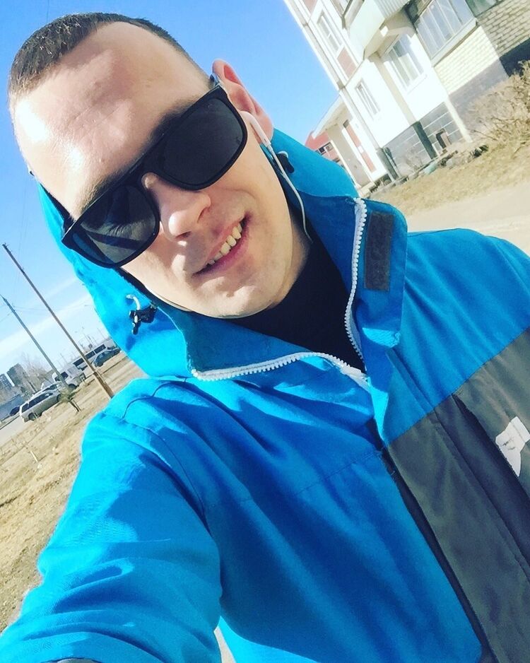  18305429  Sergei, 34 ,    