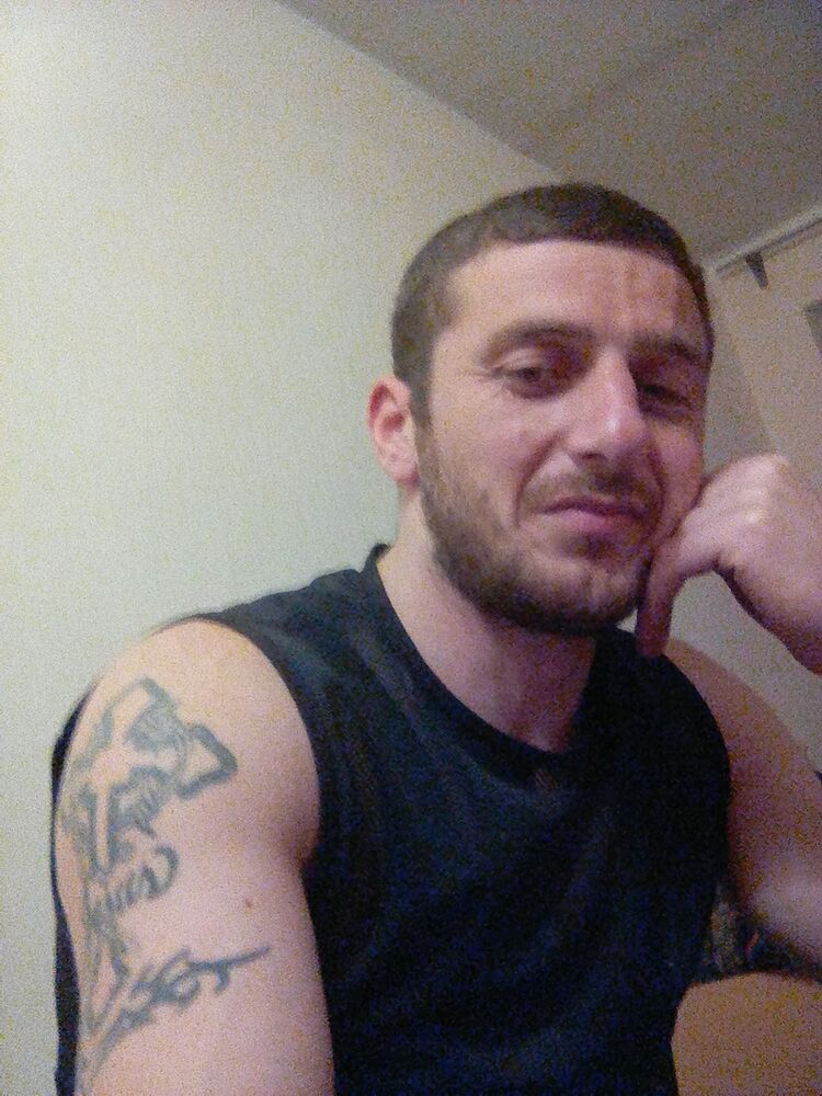  15842319  SNAHNEC, 39 ,    