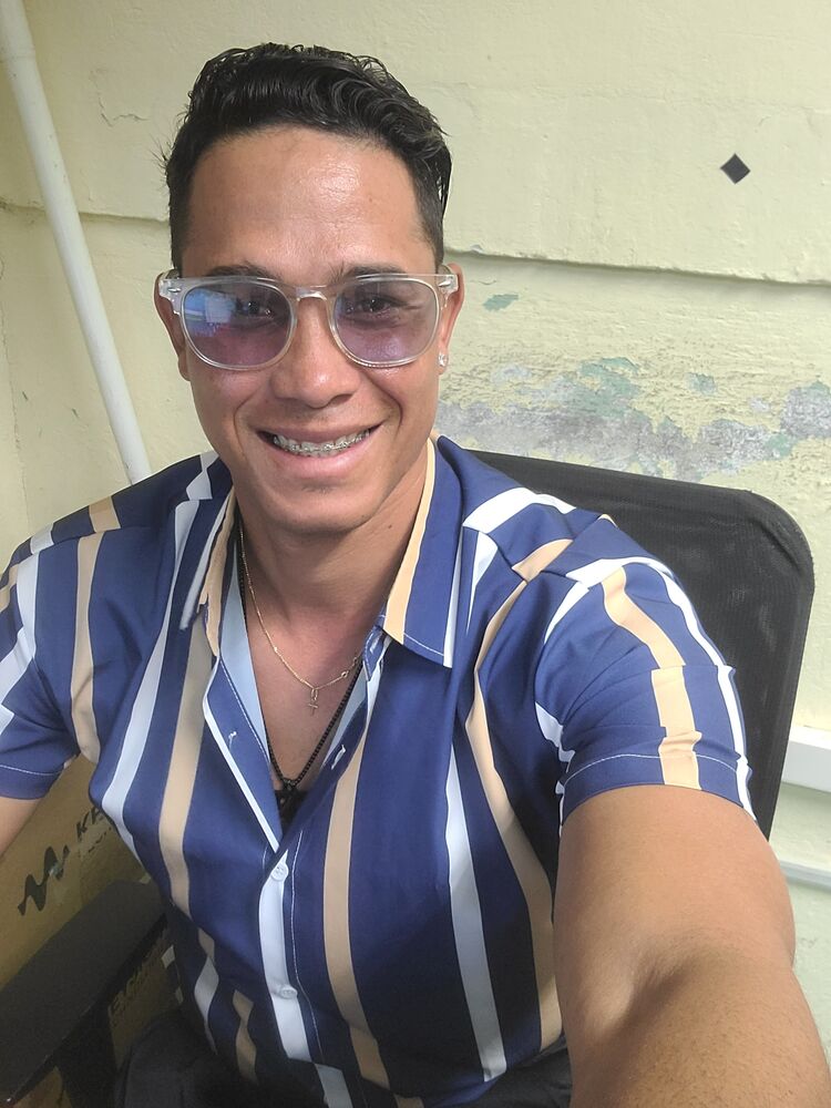  48152409  Ruben, 34 ,    