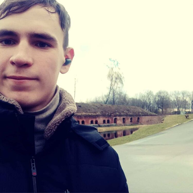  27054699  Anton, 22 ,    