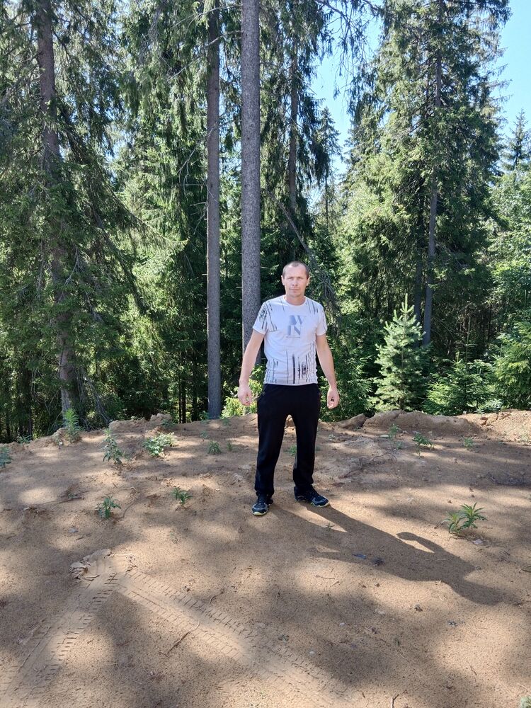  27898899  Petr, 37 ,    -