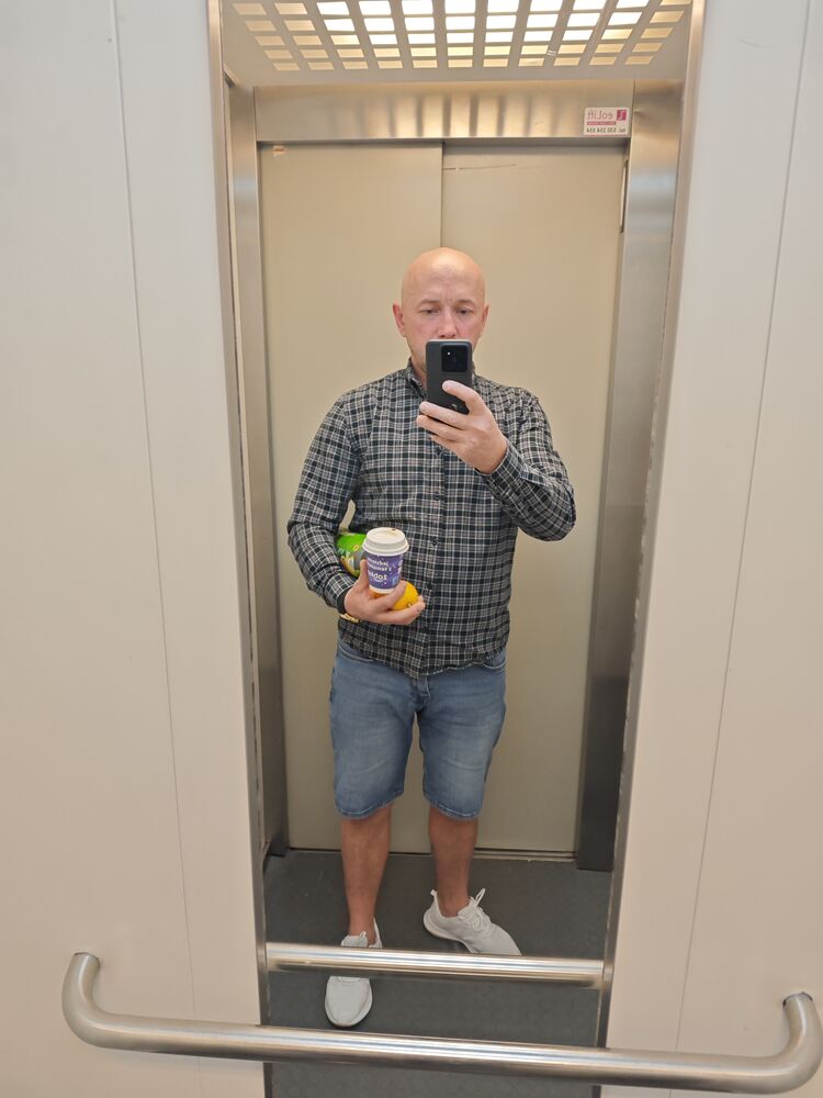  54711979  Aleks, 49 ,    