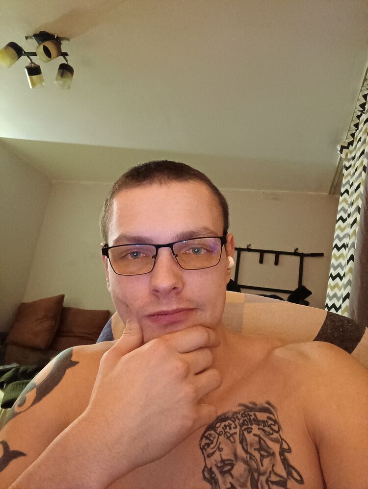  42490899  Konstantin, 29 ,    
