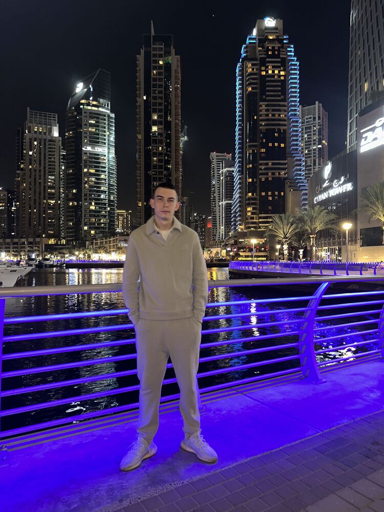  36497799  Bogdan, 23 ,    --