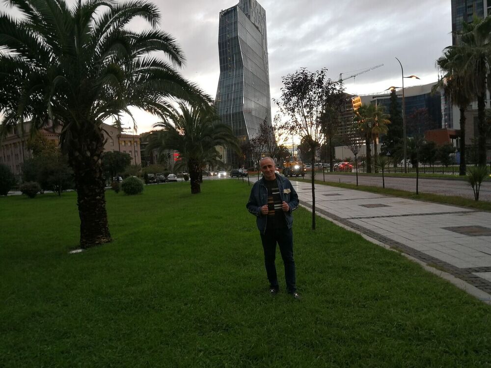  37790329  Zurab, 58 ,    