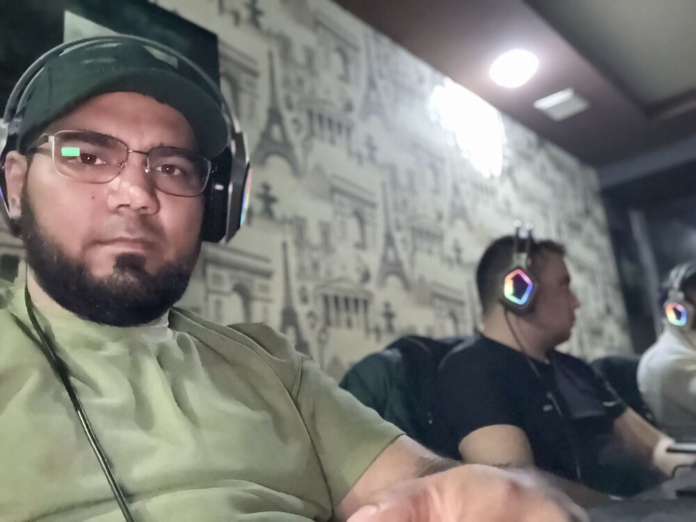  ,   Aziz, 31 ,   ,   