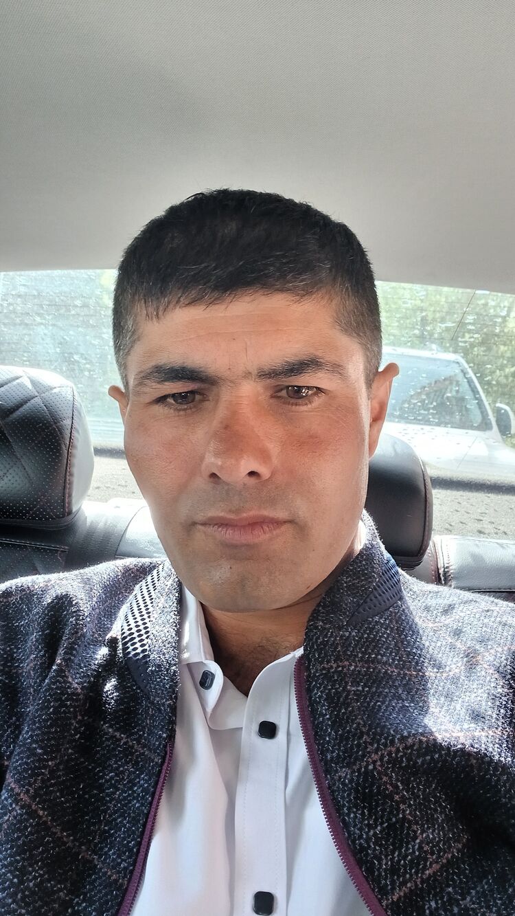  45572379  Artur, 41 ,    