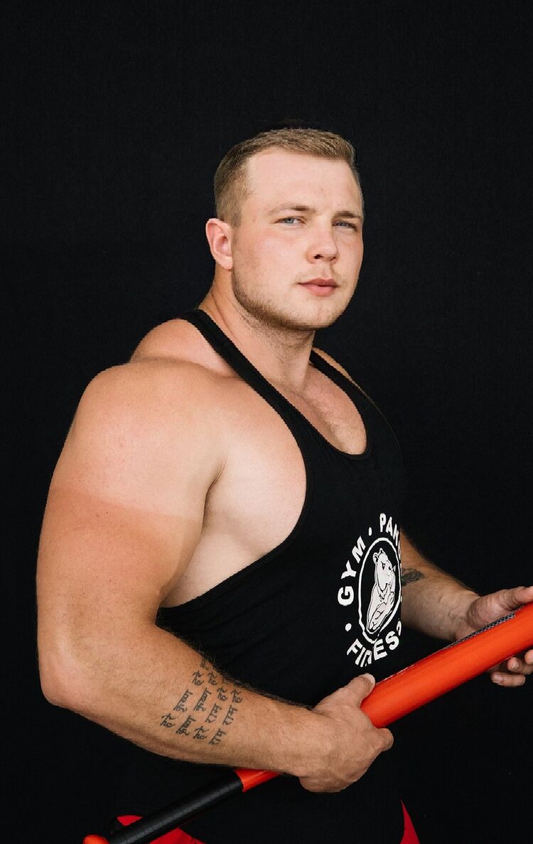  47685429  Johny, 24 ,    -