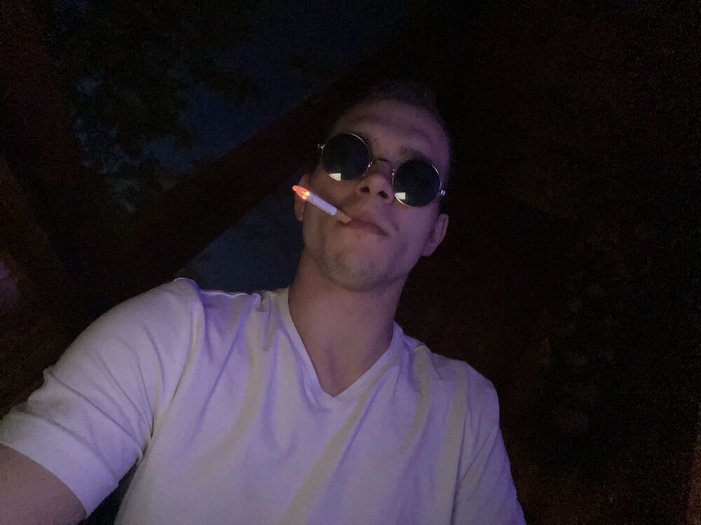  23047949  Vitalik, 27 ,    