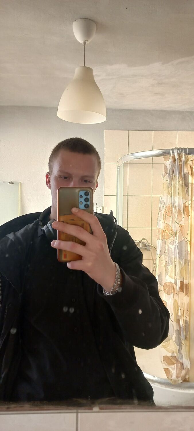  44489539  , 21 ,    